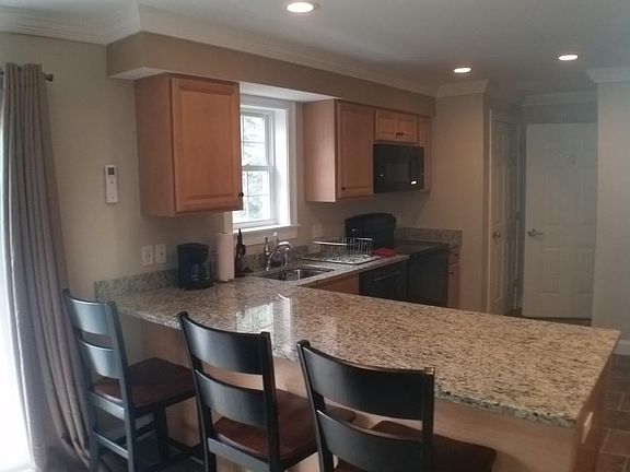 Granite kitchen-breakfast bar-furnished