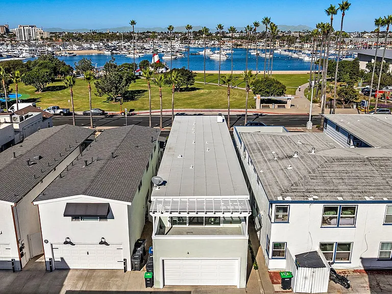 1707 W Balboa Blvd — Photo 24