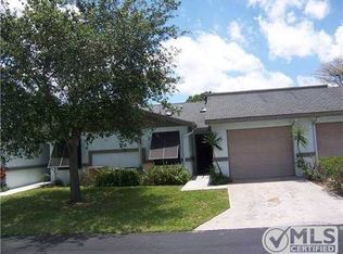 2 Ridgepointe Dr #D, Boynton Beach, FL 33435
