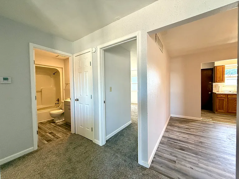 2604 Eastview Dr #C — Photo 6