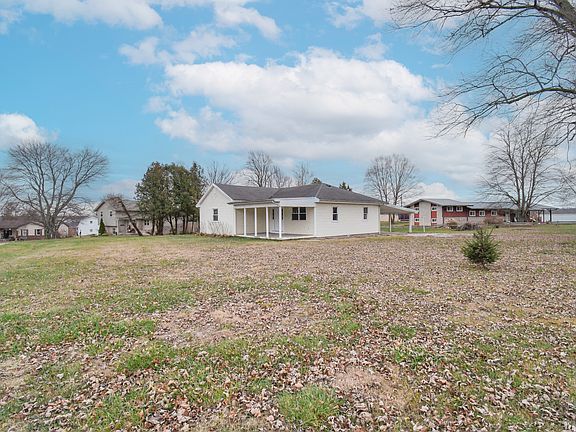 3rd image of 1829 N Glade Cir