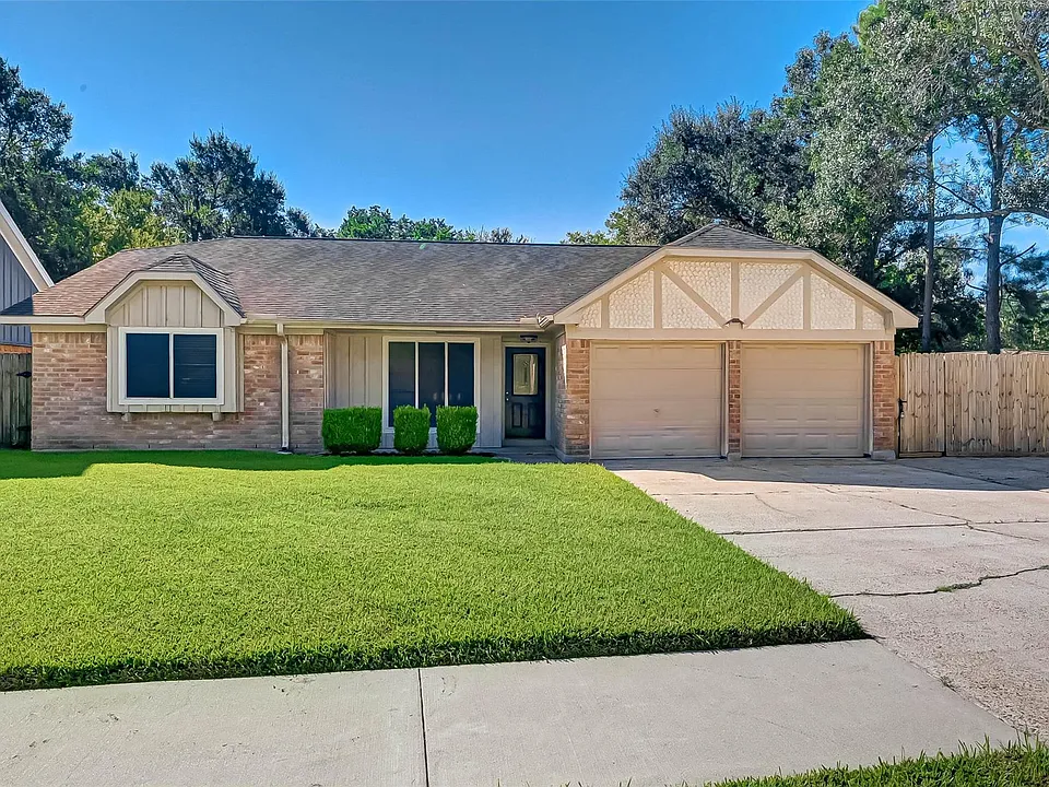 1406 Pinecroft Dr