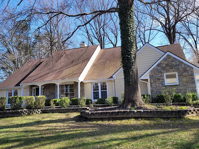 Spacious house in quiet neighborhood, walkable to Langley HS
