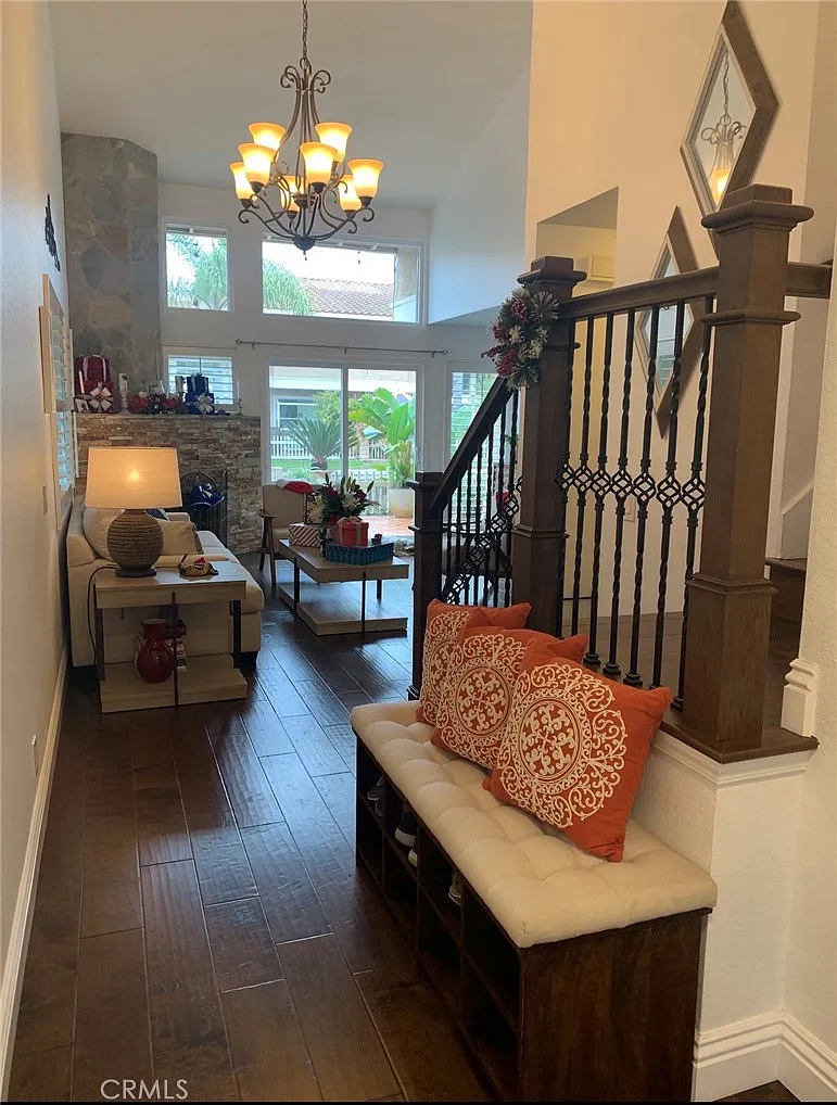 3 bed, 2.5 bath, 1464 sqft, $5,200 — Photo 3