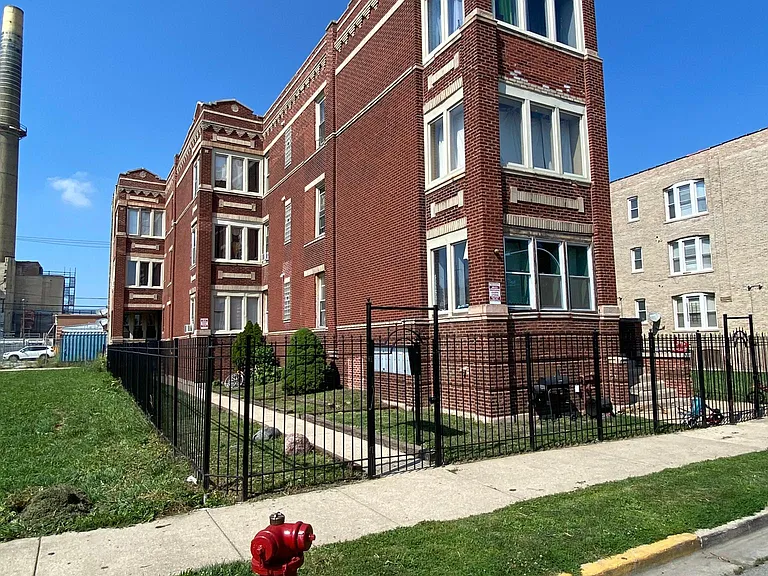 3524 W Grenshaw St #1R — Photo 7