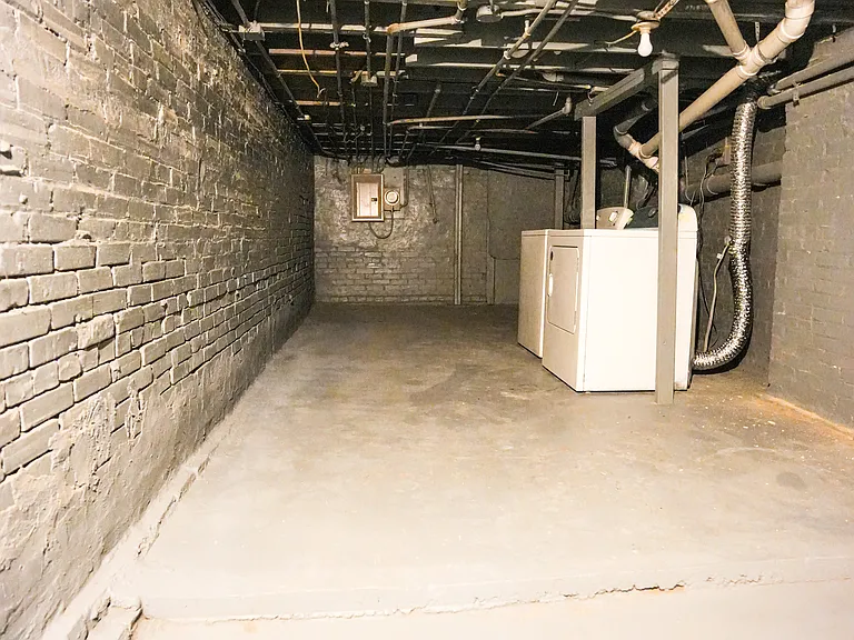 1908 N Fulton Ave — Photo 17