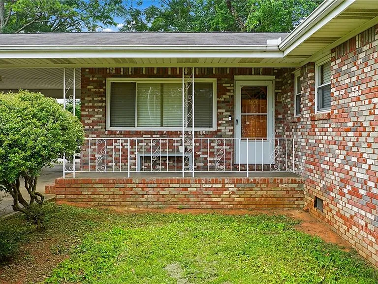 1808 Sandy Plains Rd — Photo 1