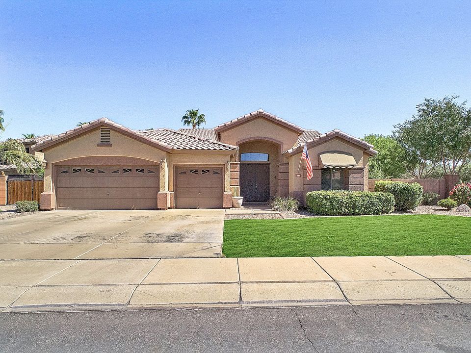 101FrontExterior_Center