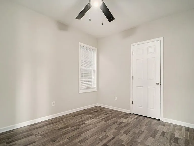 1045 Casgrain St — Photo 6