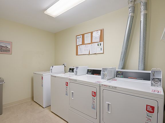 5th image of 5204 15th Ave NE APT 207