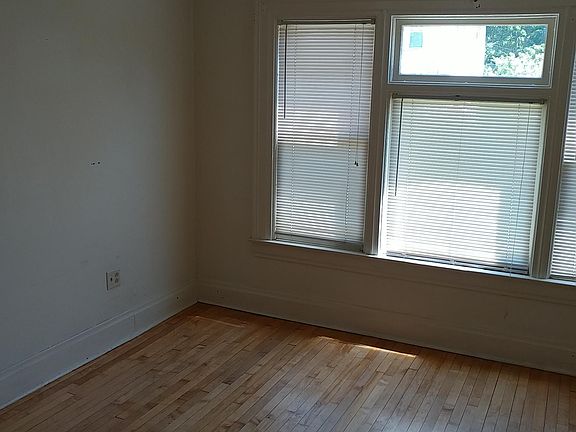 3rd image of 10 Keenan St