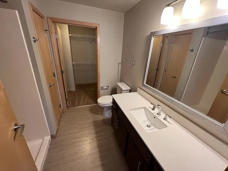 Venture Luxury High Rise — Photo 100