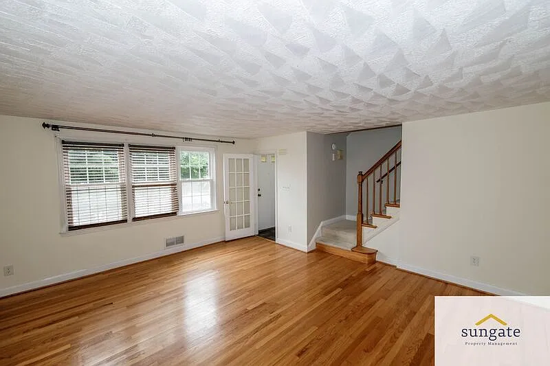 3 bed, 2.0 bath, 1580 sqft, $1,999 — Photo 2