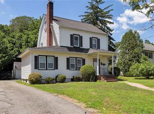 90 Grove St, Mount Kisco, NY 10549