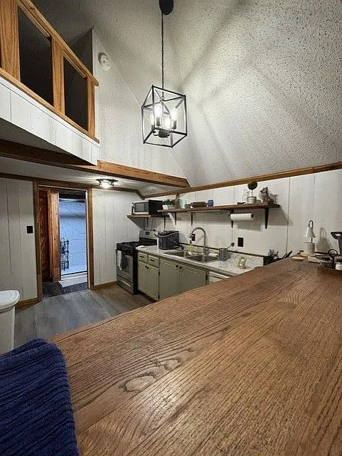 1 bed, 1.0 bath, $2,500 — Photo 2