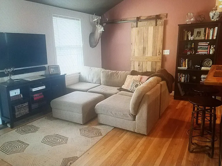 329 Lynn Dr — Photo 6
