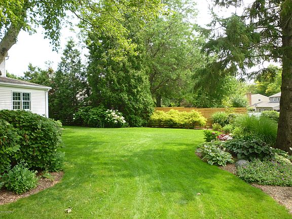 3rd image of 2213 Okemos Dr SE