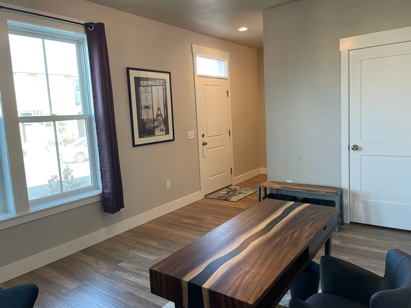 Furnished month-month condo on the west end! — Photo 2