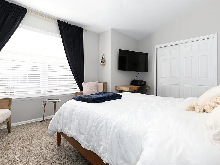 64 Vale Cir — Photo 2