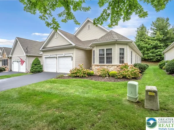 36 Glenmoor Cir N, Easton, PA 18045