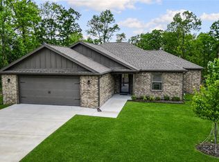 2 Ashford Cir, Bella Vista, AR 72714