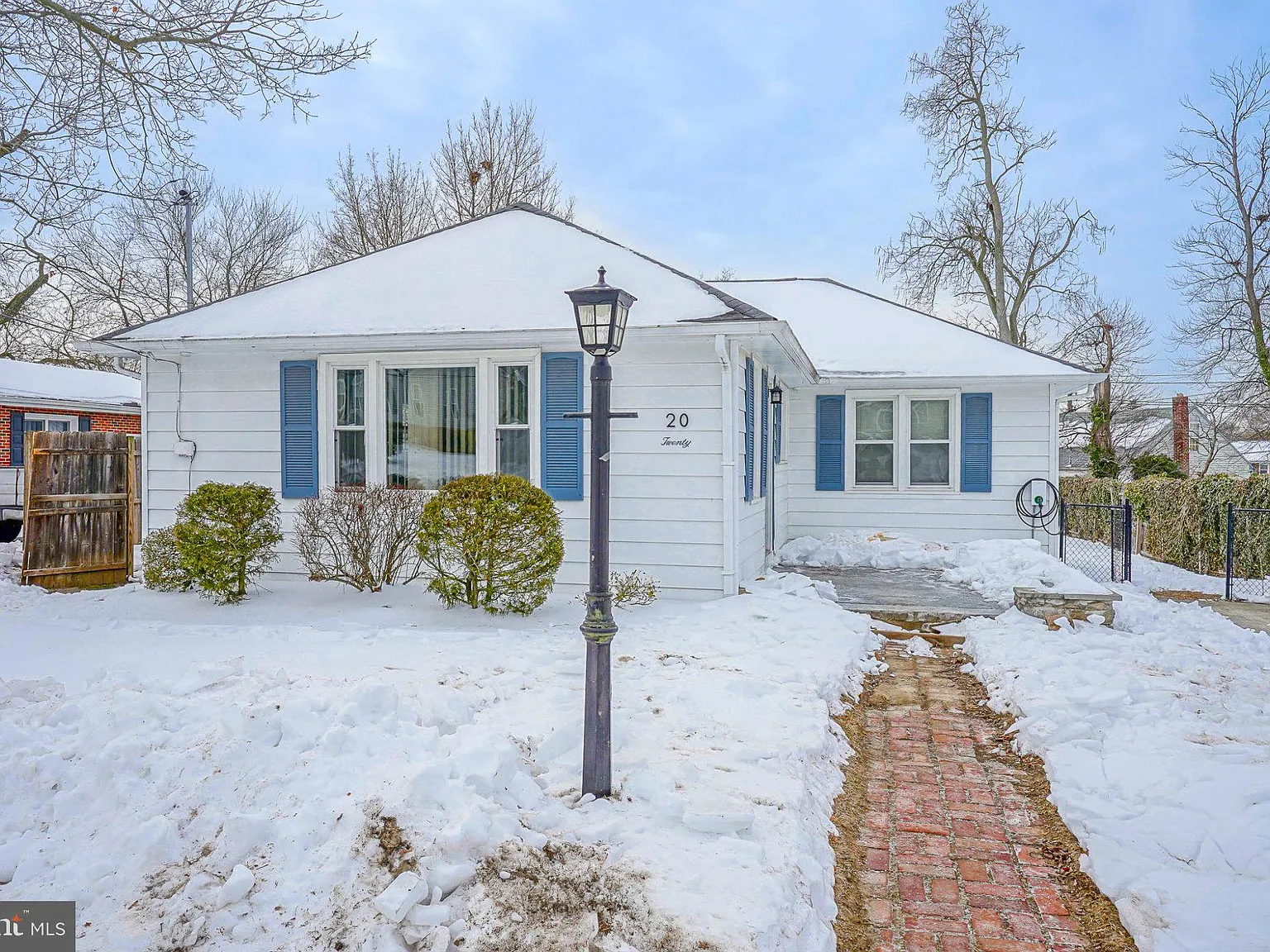 3 bed, 2.0 bath, 1260 sqft, $2,850 — Photo 1