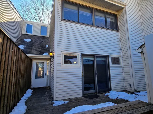 57 Country Pl, Springfield, IL 62703