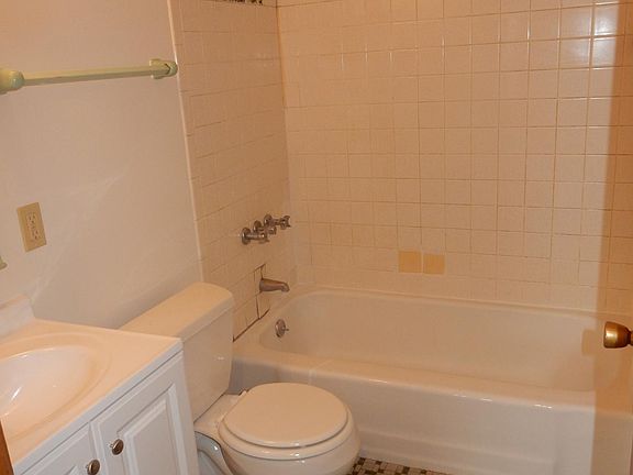 5th image of 3128 W Fardale Ave #8