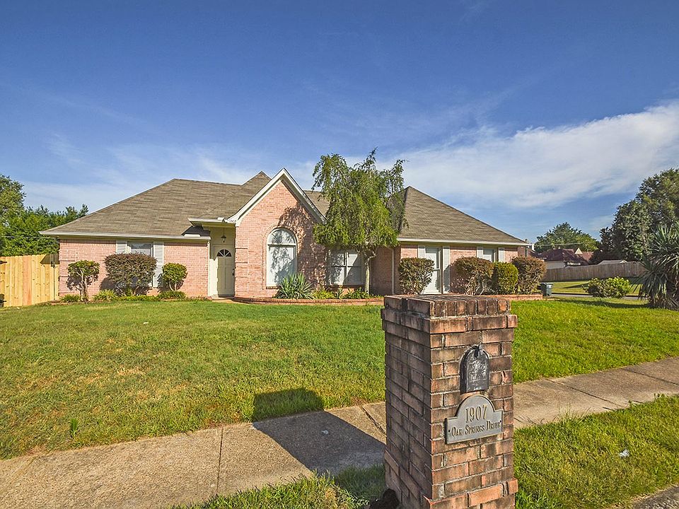 1st image of 1907 Oak Springs Dr