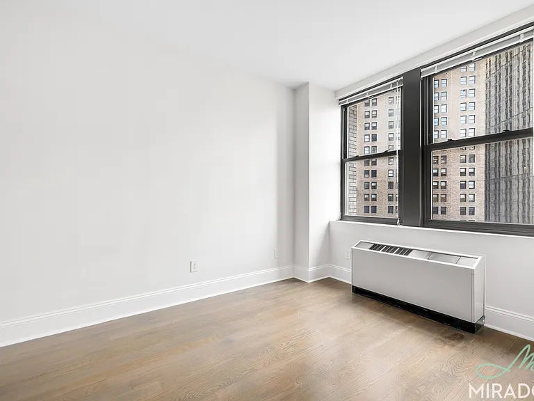 15 Park Row #8O — Photo 4