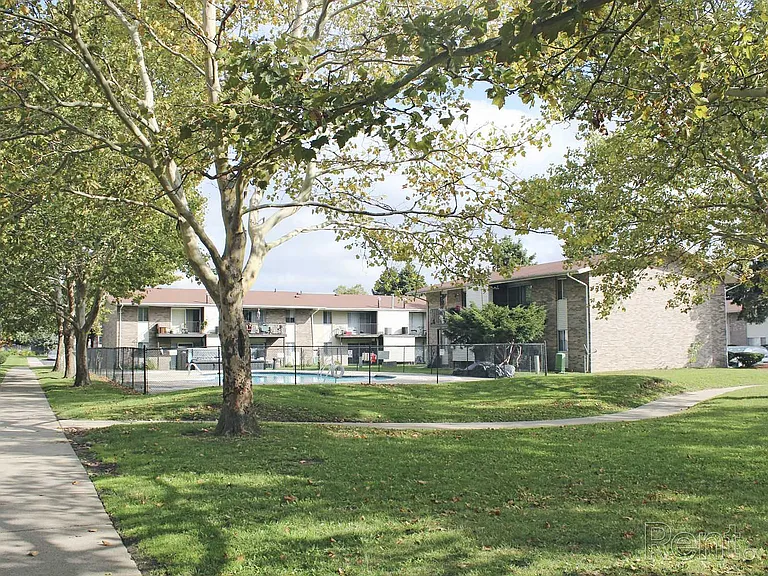 Camelot Apartments — Photo 5