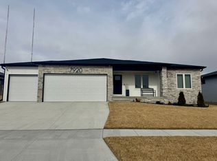 7920 Patrick Ave, Lincoln, NE 68516
