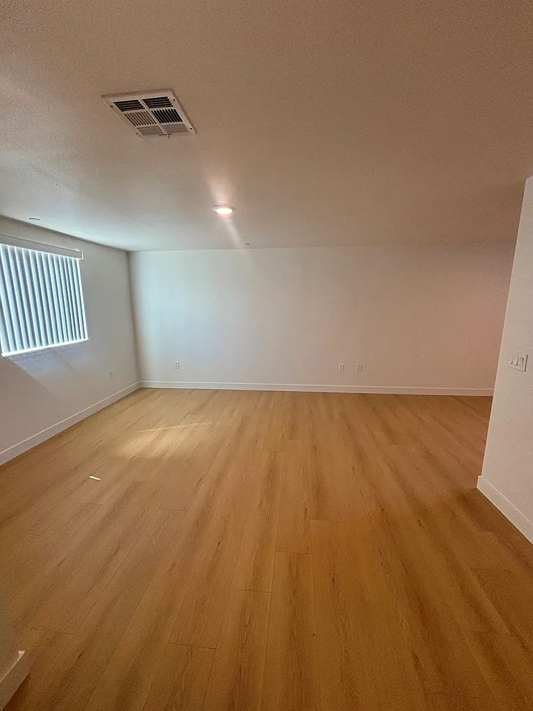 6 bed, 2012 sqft, $4,200 — Photo 3