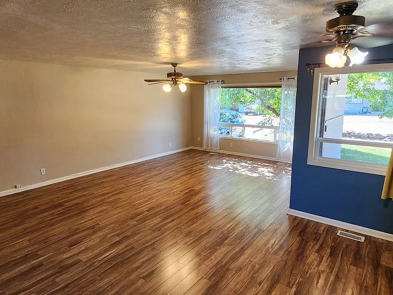 4274 Pauline Ave SE — Photo 3