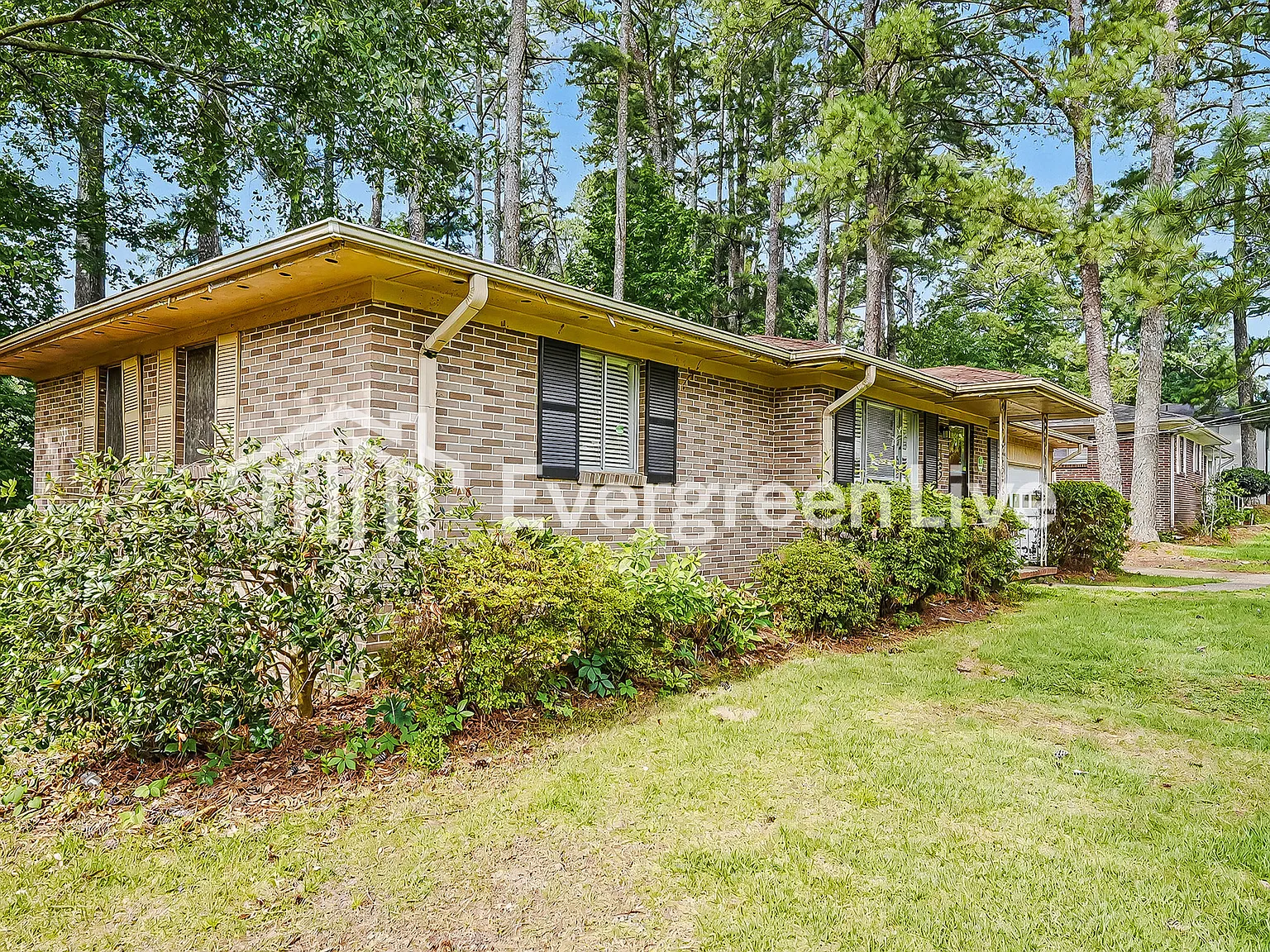3 bed, 1.5 bath, 1944 sqft, $1,145 — Photo 2
