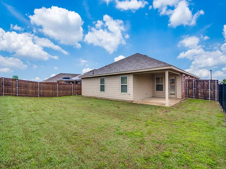 1008 Silver Maple Ln — Photo 12