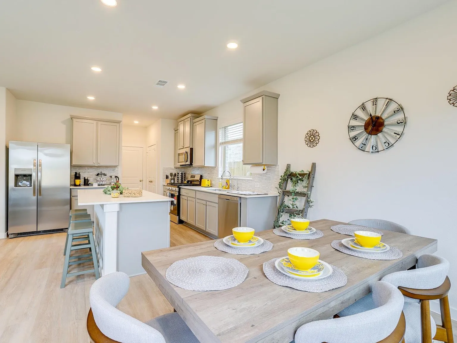 3 bed, 2.5 bath, 1694 sqft, $2,300 — Photo 4