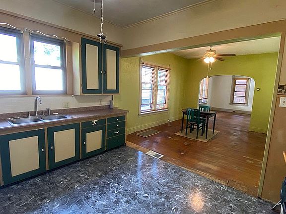 5th image of 206 E Florence St
