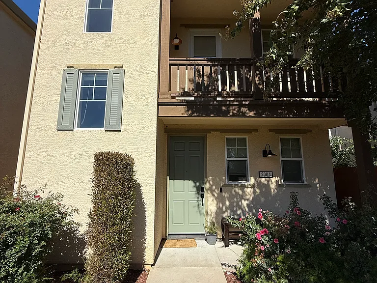 5004 Ocean Ln — Photo 1