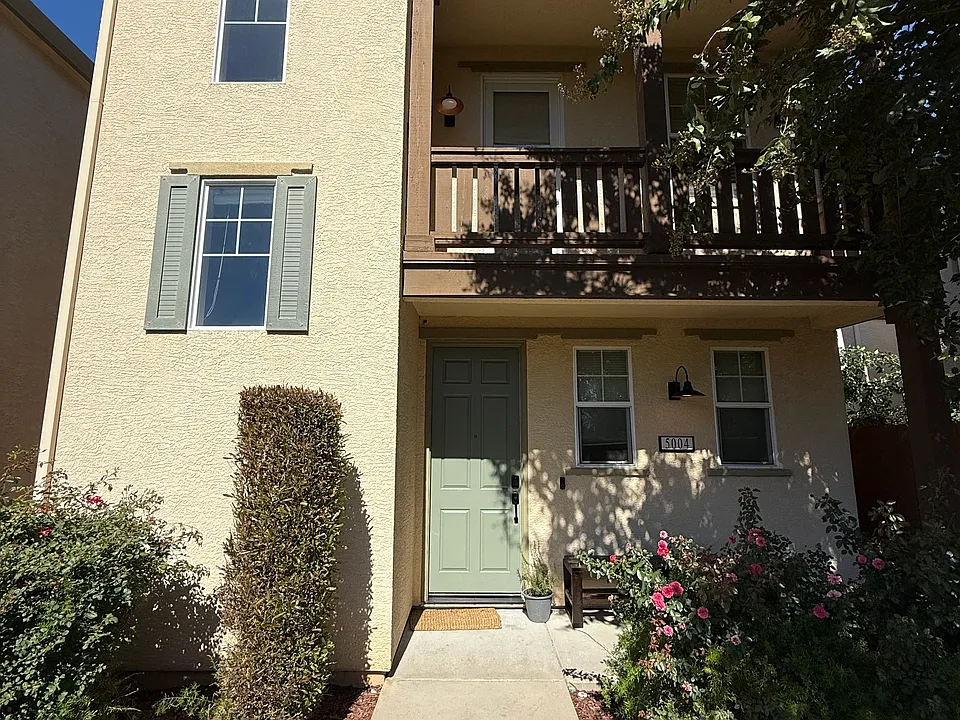 5004 Ocean Ln