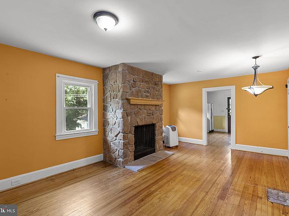 3rd image of 2210 Pleasant View Ave