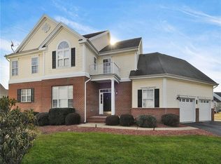 8 Amy Ct, Parlin, NJ 08859