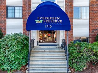 1710 Skyline Dr UNIT 8, Lowell, MA 01854