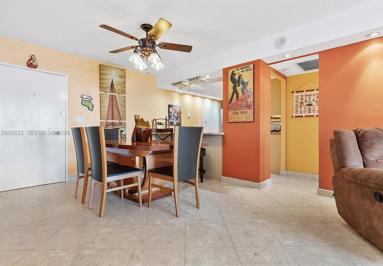 Oceanside Plaza Condo — Photo 4
