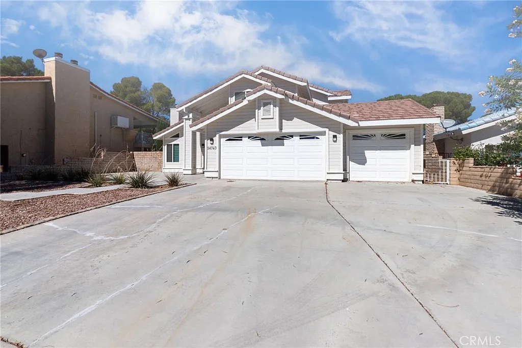 4 bed, 2123 sqft, $2,400 — Photo 2