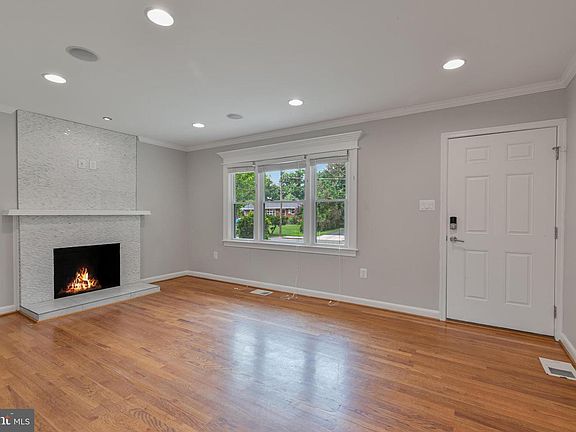 5th image of 3911 Egan Dr