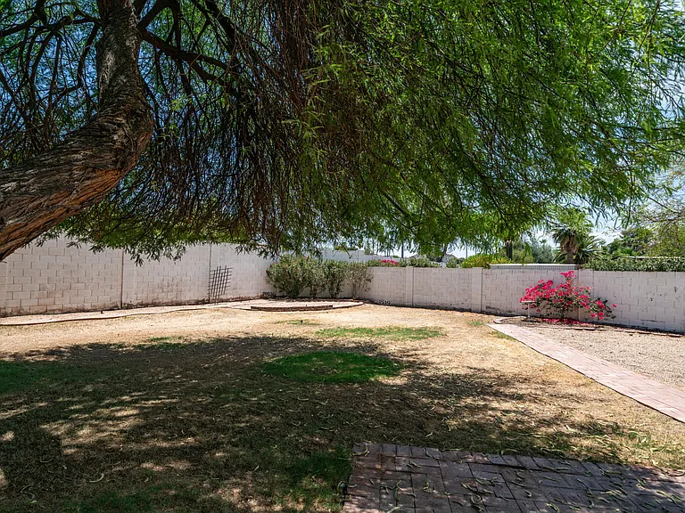 648 E Tam Oshanter Dr — Photo 27