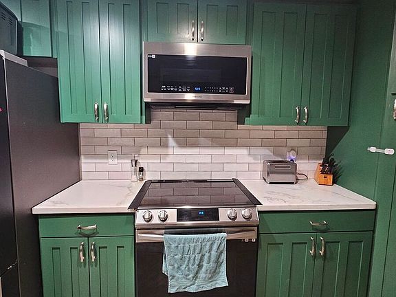 5th image of 808 E Woodlawn Dr