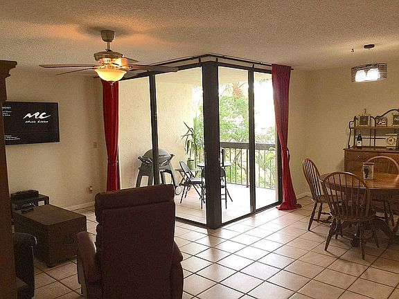 4th image of 955 Egret Cir