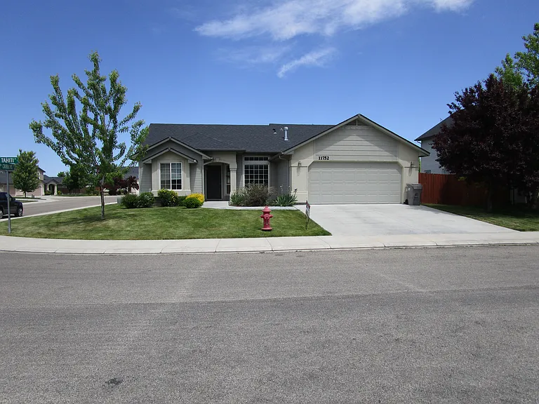 11752 W Tahiti St — Photo 1